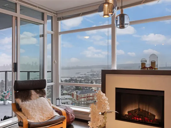 1320 Chesterfield Ave #1304, North Vancouver, BC V7M 0A6