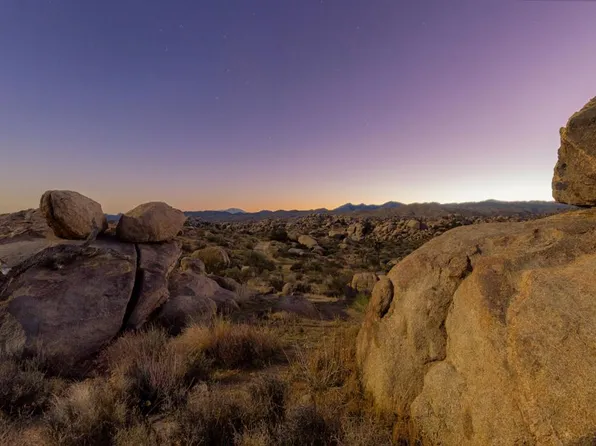 1 Dragonfly Ln, Pioneertown, CA 92268