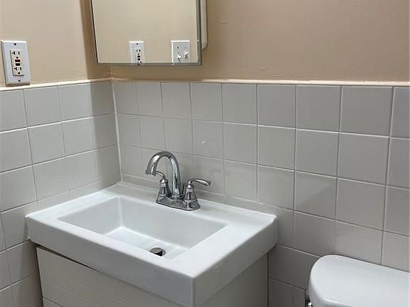 4th image of 69 Orchard St #1