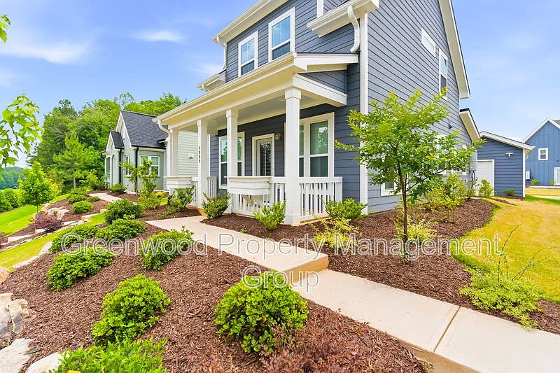 3 bed, 2.5 bath, 1518 sqft, $2,200 — Photo 2