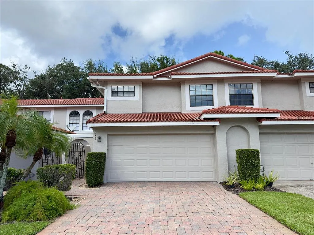 3 bed, 2.5 bath, 1850 sqft, $3,300 — Photo 1