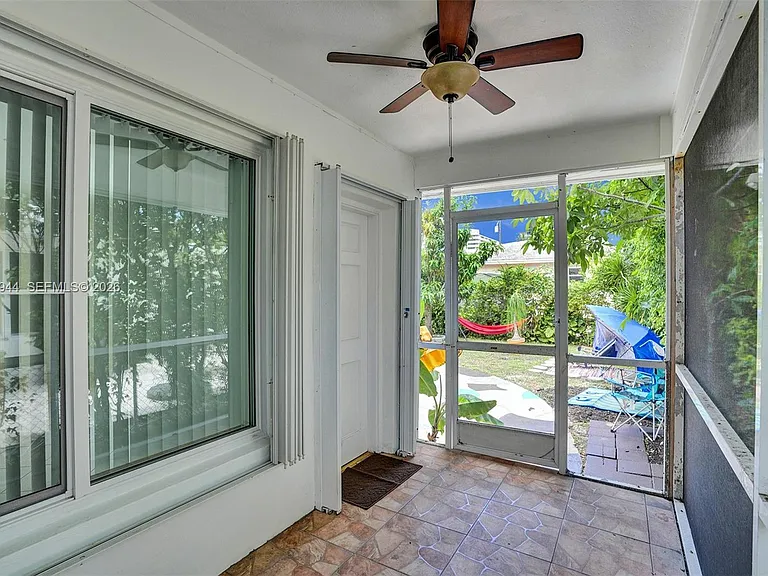 8851 Byron Ave — Photo 33