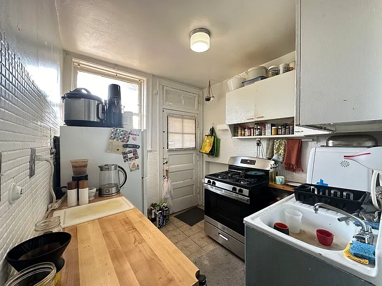 3711 N Hoyne Ave #4 — Photo 2