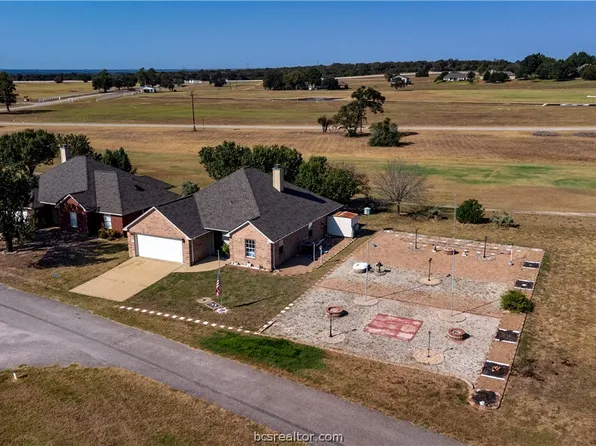 173 Patio Dr, Normangee, TX 77871