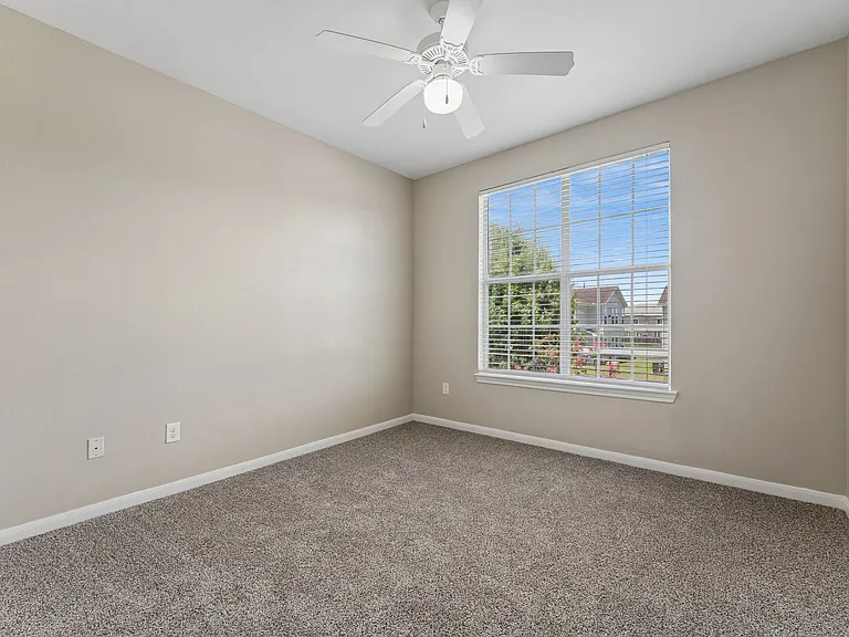 Point Royale Apartments — Photo 11