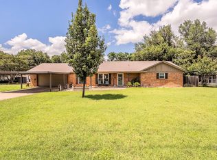 5004 Blackstone Dr, River Oaks, TX 76114