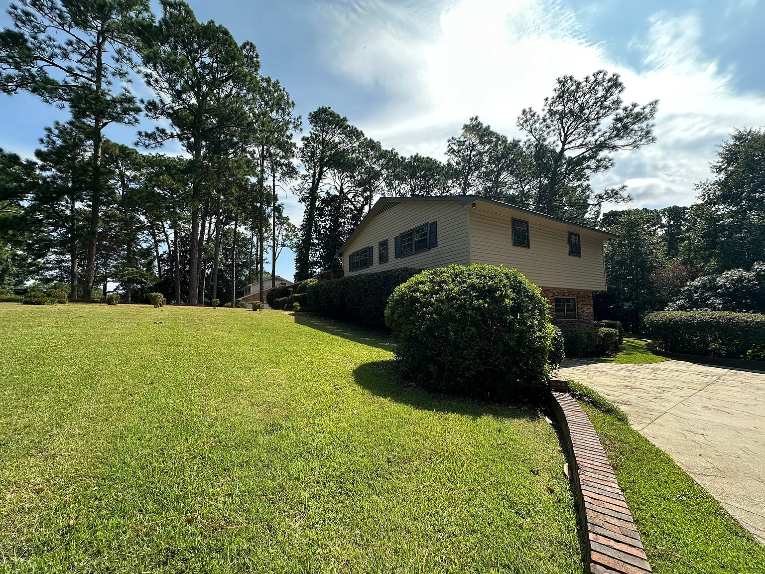 4 bed, 2.5 bath, 2376 sqft, $2,600 — Photo 4