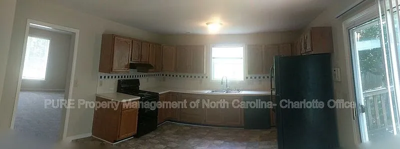 3 bed, 3.0 bath, 1767 sqft, $1,599 — Photo 2