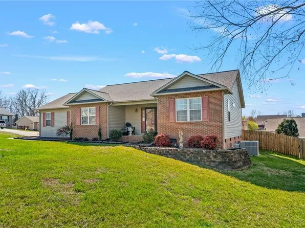 101 Erica Dr, Archdale, NC 27263
