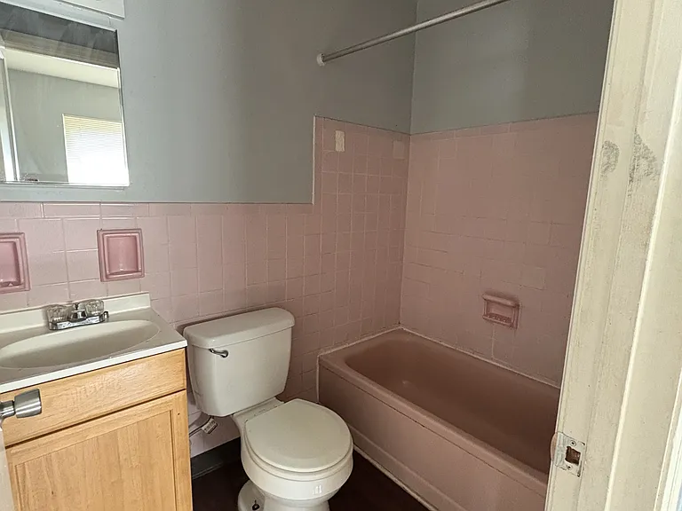 274 E Nottingham Rd #6 — Photo 4