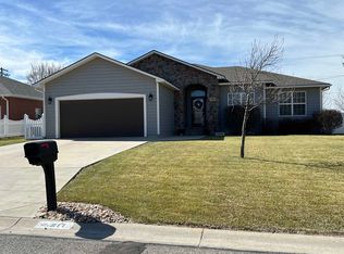 811 Ragan Rd, Dodge City, KS 67801