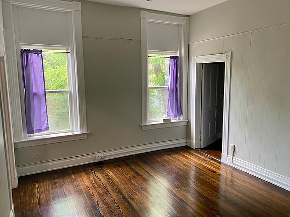 Tall ceilings and great natural light