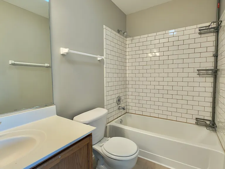 2204 W Concord Ln — Photo 20