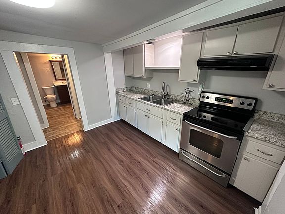 4th image of 2220 Southern St NE