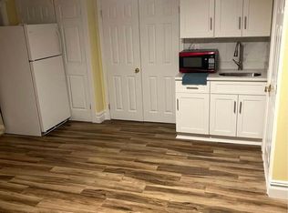 31 Jefferson Rd, Amity Harbor, NY 11701