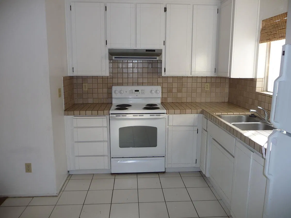 2 bed, 850 sqft, $2,100 — Photo 2