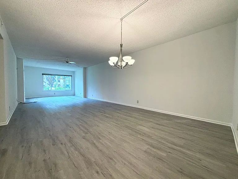 2264 Winkler Ave #107 — Photo 6