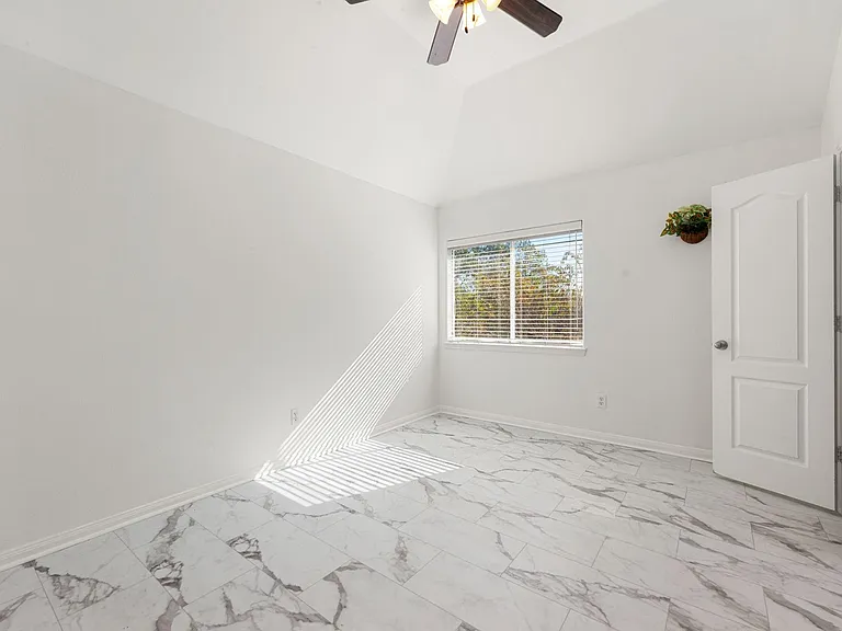 14910 Lake Woodbridge Ct — Photo 32