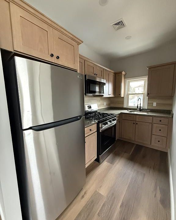 1st image of 21 Jones St