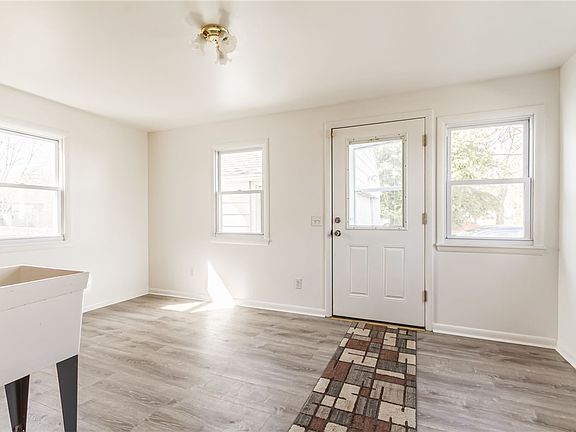4th image of 285 Waring Rd