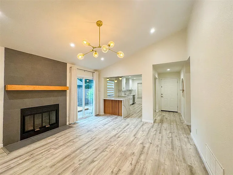 12315 Limerick Ave — Photo 3