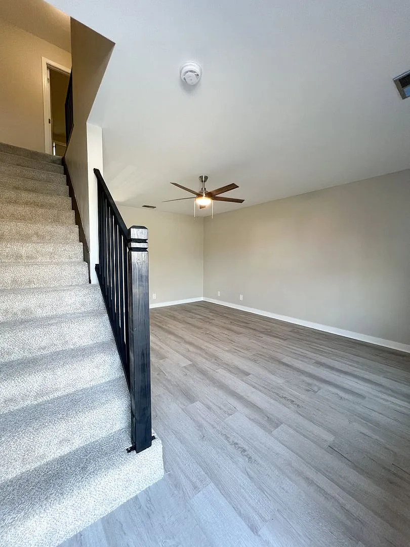 530 Hietts Lane — Photo 2