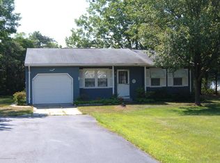 24 Hummingbird La, Whiting, NJ 08759