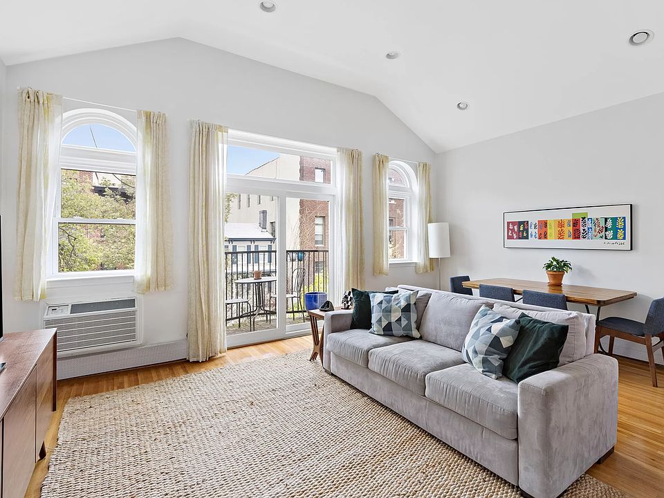 1st image of 454 12th St #3