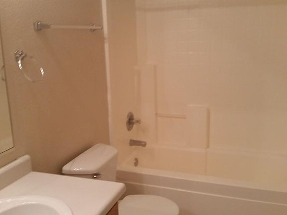4th image of 2434 E Westchester Dr