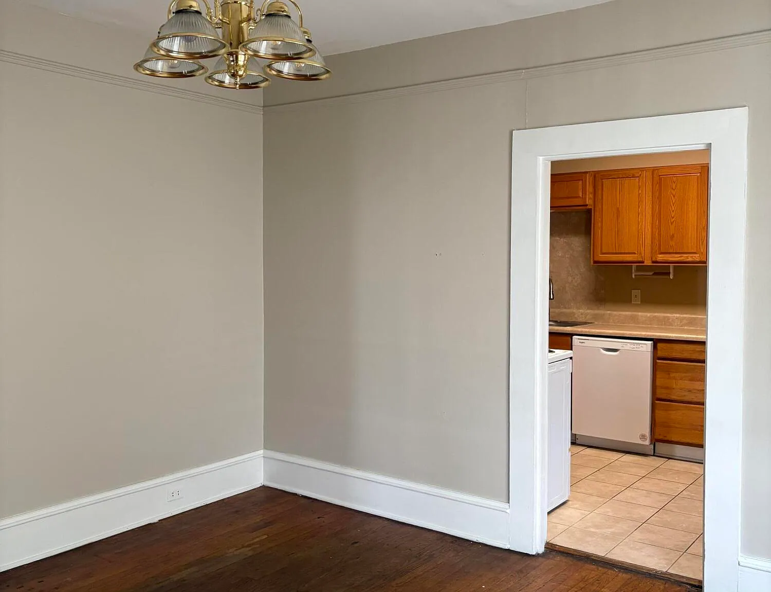 3 bed, 2.0 bath, 1484 sqft, $1,200 — Photo 4