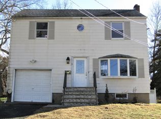 8 Woodlawn Ter, Cedar Grove, NJ 07009