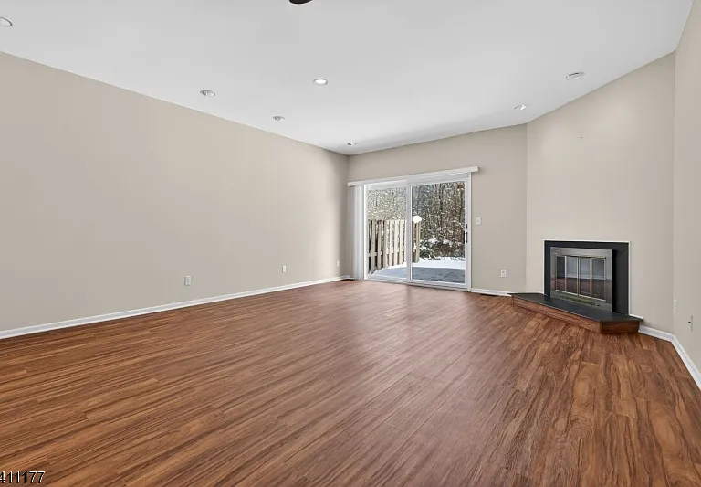 140 Kingston Ct — Photo 5