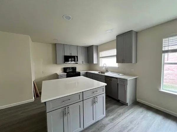 9221 Goldenview Dr — Photo 3