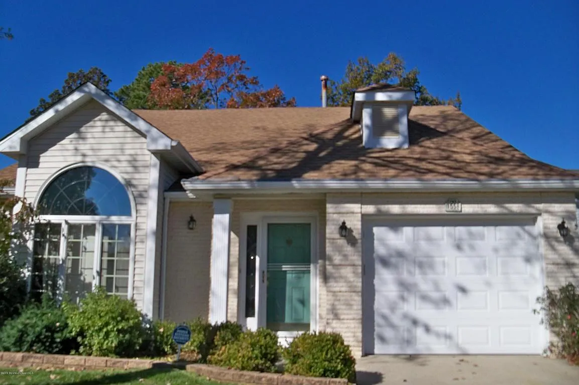 1558 Crimson Rd photo 1