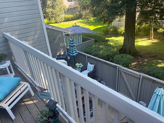 5th image of 209 Live Oak Cir