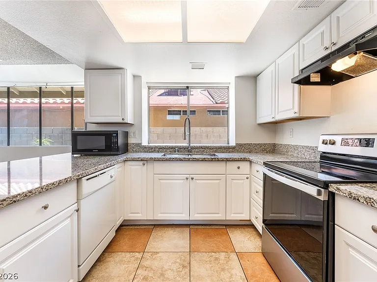 2655 Par Four Ln — Photo 11