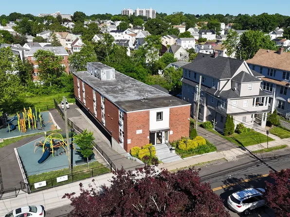 155 Wayne St #2B, Bridgeport, CT 06606