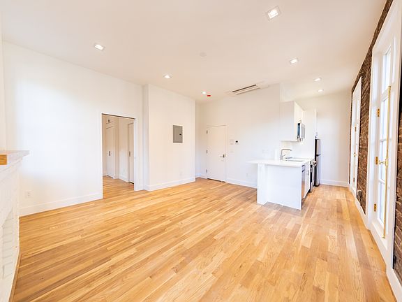 4th image of 47 Grove St APT 2