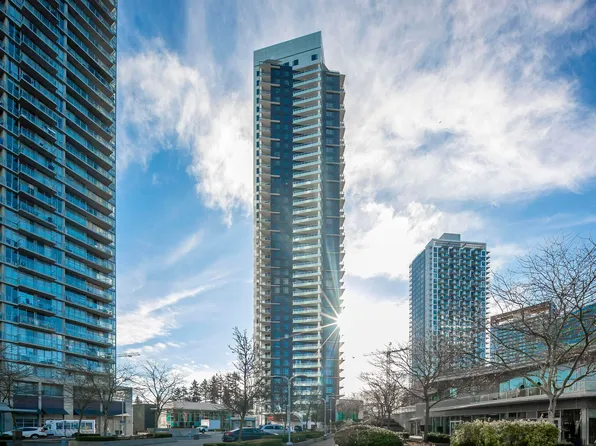 9887 Whalley Blvd #801, Surrey, BC V3T 0P4