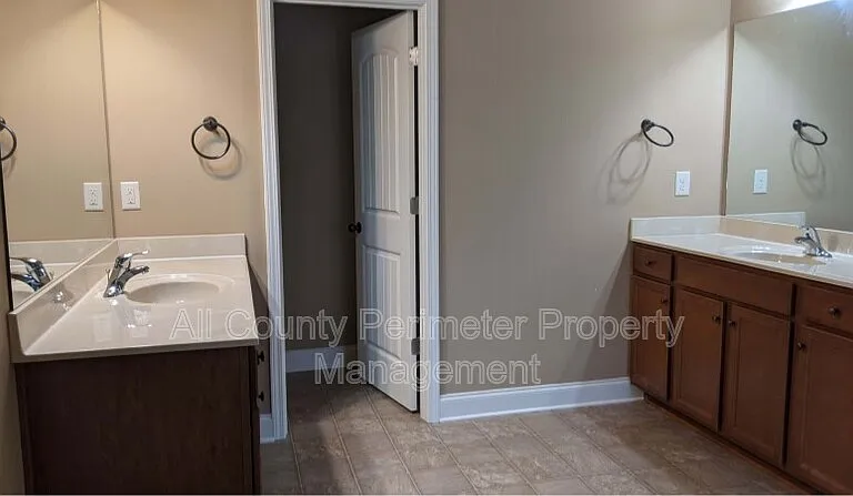3535 Fallen Oak Ln — Photo 8