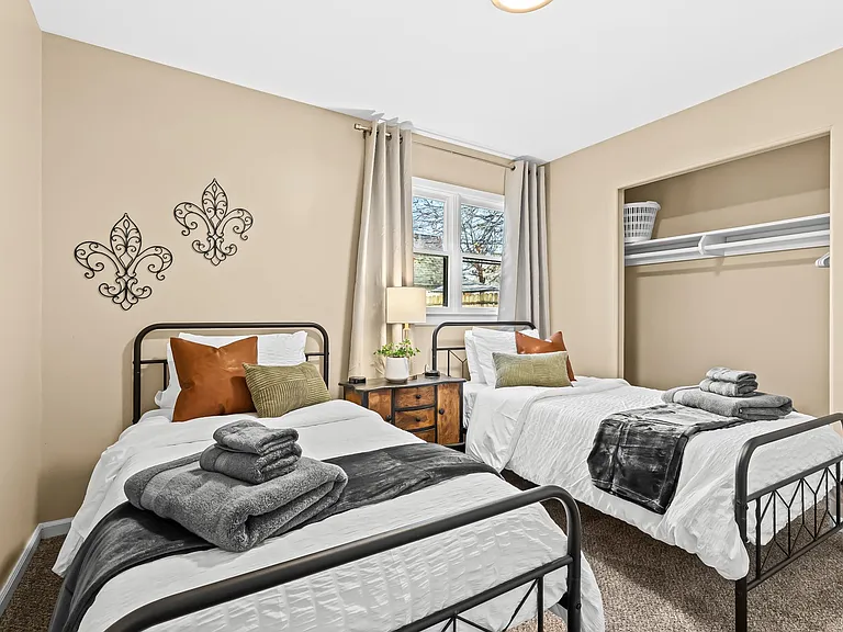 1019 E Hayes Ave — Photo 3