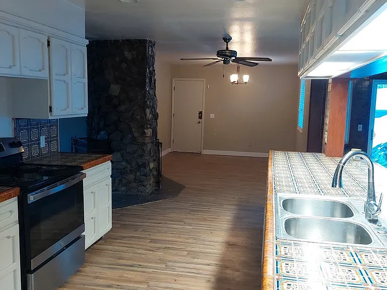 1490 Seminole Dr — Photo 8