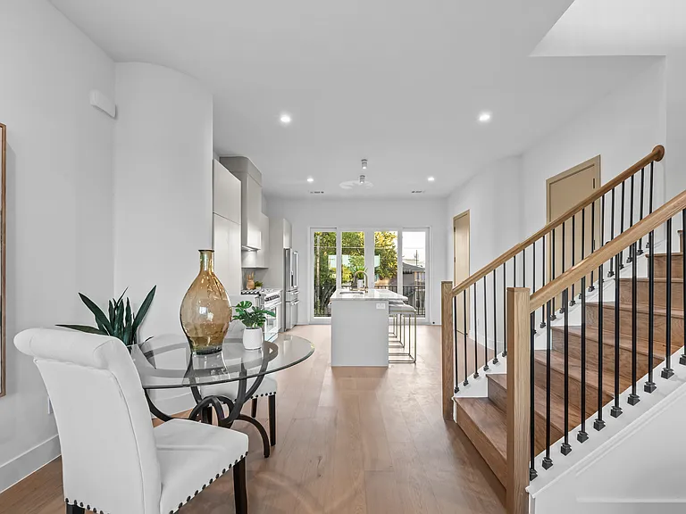 1506 Holly Ave — Photo 17