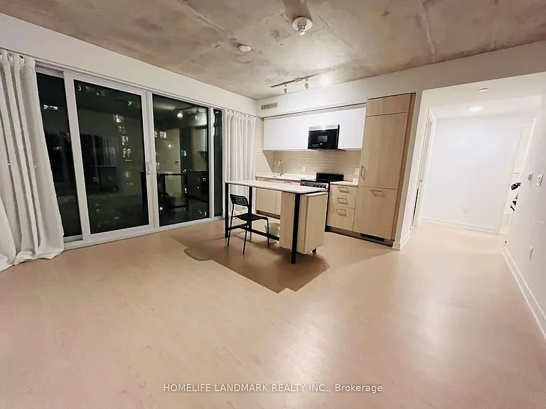 65 Mutual St #704 — Photo 4