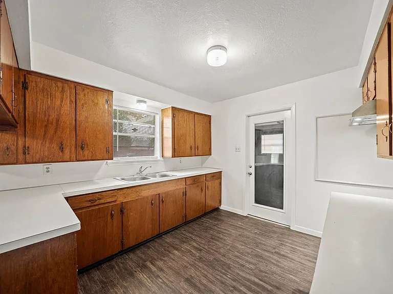 322 Pinedale Ave — Photo 4