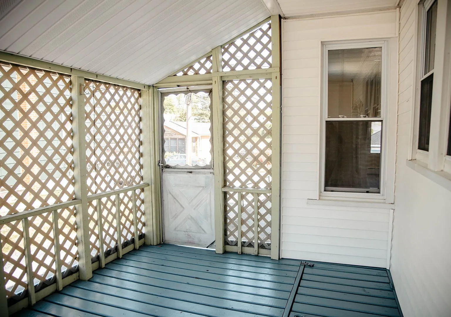 327 Spruce St — Photo 3