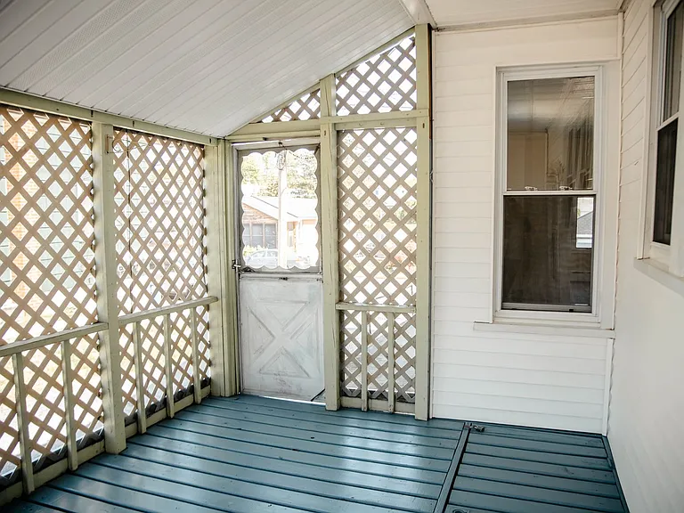327 Spruce St — Photo 3