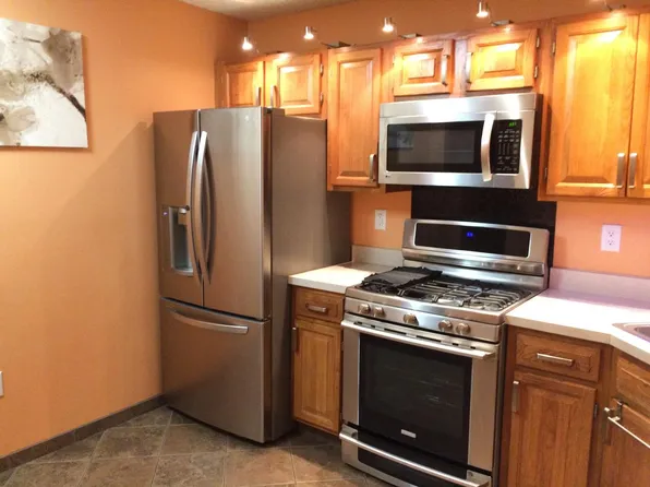 120 Sapphire Ln, Franklin Park, NJ 08823
