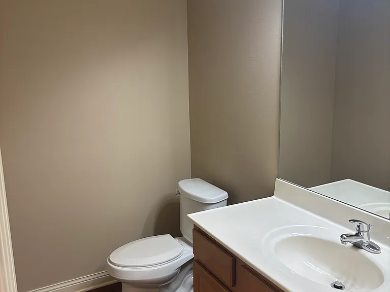 711 N Ann St #103 — Photo 3