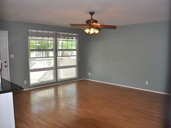 3rd image of 6974 Ballinger Ave